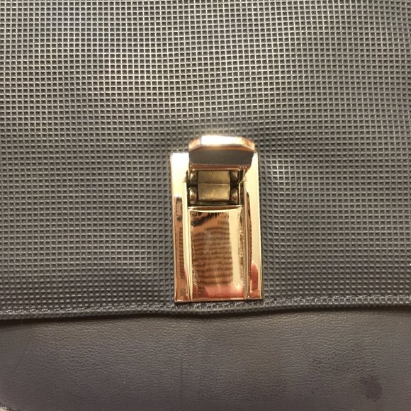 Black Trifold Crossbody Bag - Picture 11 of 12